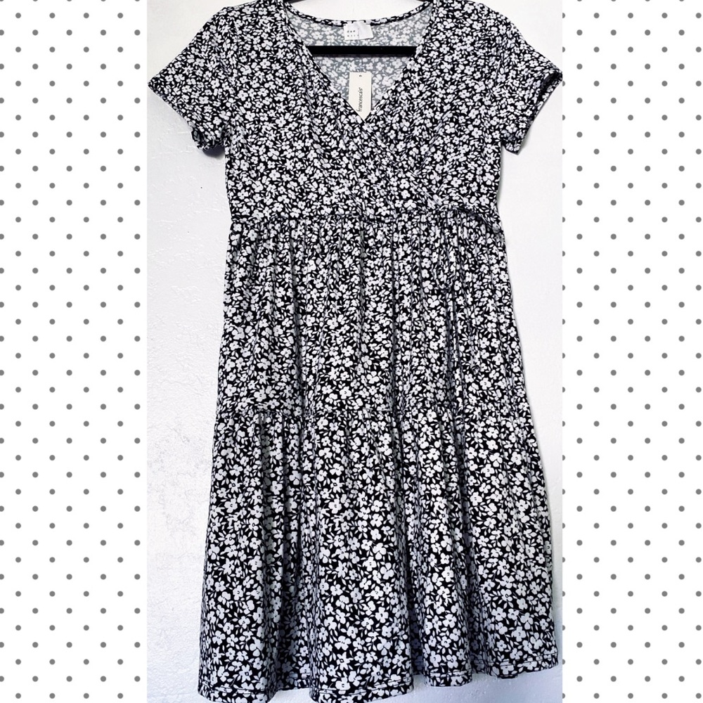 Mini black dress with white flowers🤍🖤